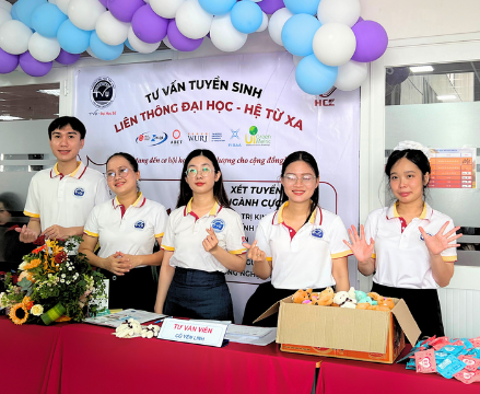 Đội ngũ cán bộ tư vấn của TVU - Đại Học Số sẵn sàng hỗ trợ bạn