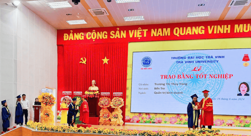 Sinh viên tốt nghiệp ngành Quản trị Kinh doanh của trường Đại học Trà Vinh