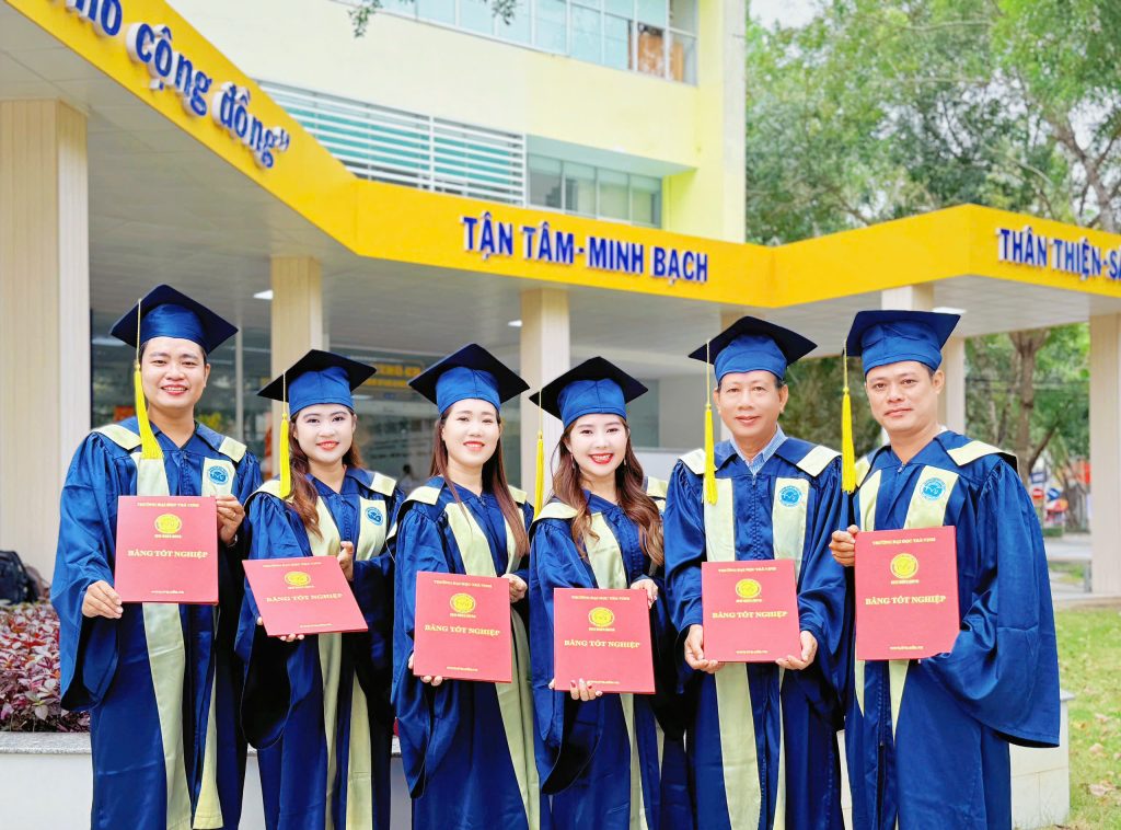 Sinh viên theo học hệ vừa học vừa làm tại trường Đại học Trà Vinh