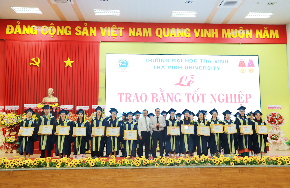 Sinh viên tốt nghiệp hệ từ xa tại trường Đại học Trà Vinh