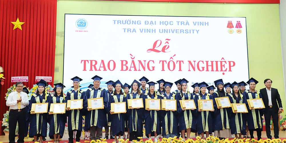 Lễ trao bằng tốt nghiệp chương trình đào tạo từ xa của Trường Đại học Trà Vinh