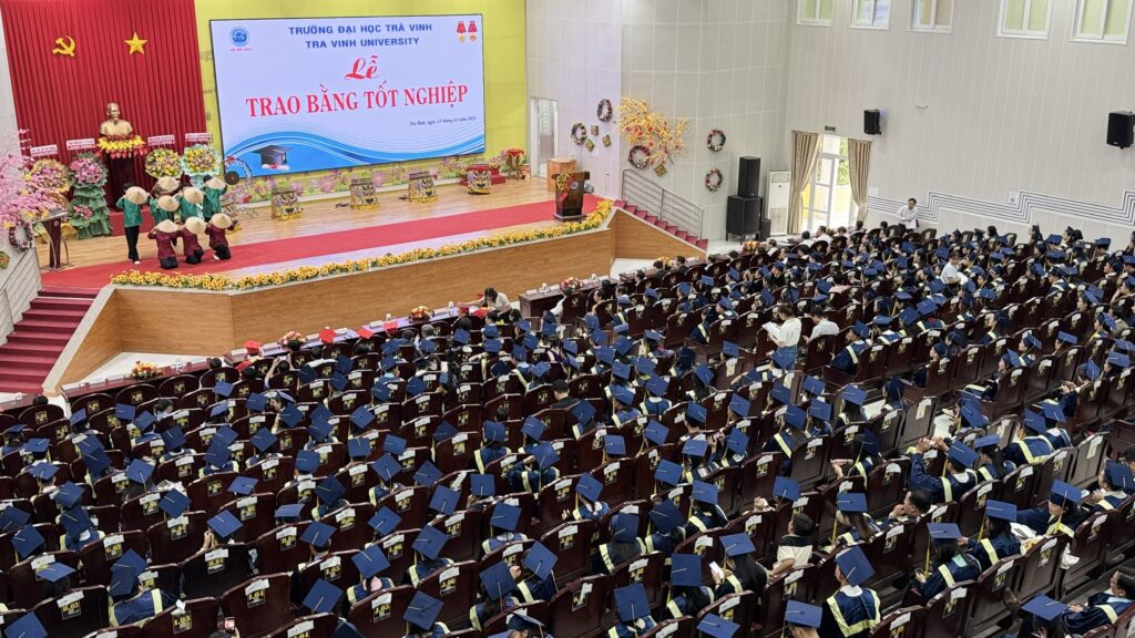 Lễ trao bằng tốt nghiệp hình thức đào tạo Từ xa năm 2025 tại Trường Đại học Trà Vinh.