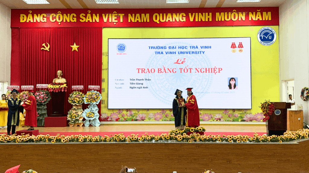 Đăng ký xét tuyển và tìm hiểu thông tin chi tiết về chương trình đại học từ xa