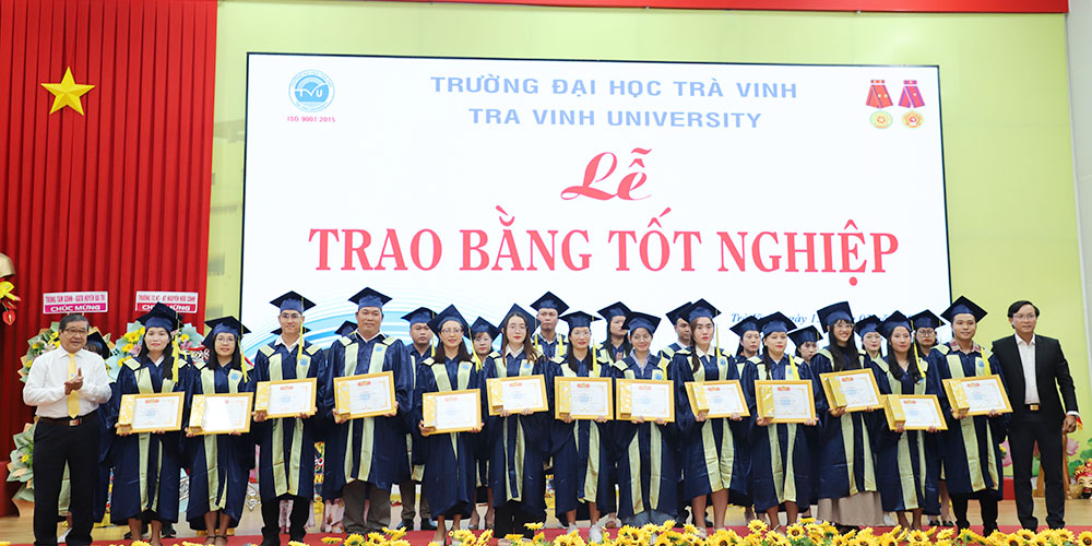 Lễ trao bằng tốt nghiệp Đại học Trà Vinh